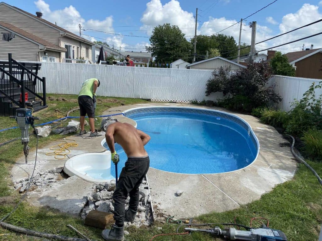 Pool maintenance and repair in Montreal